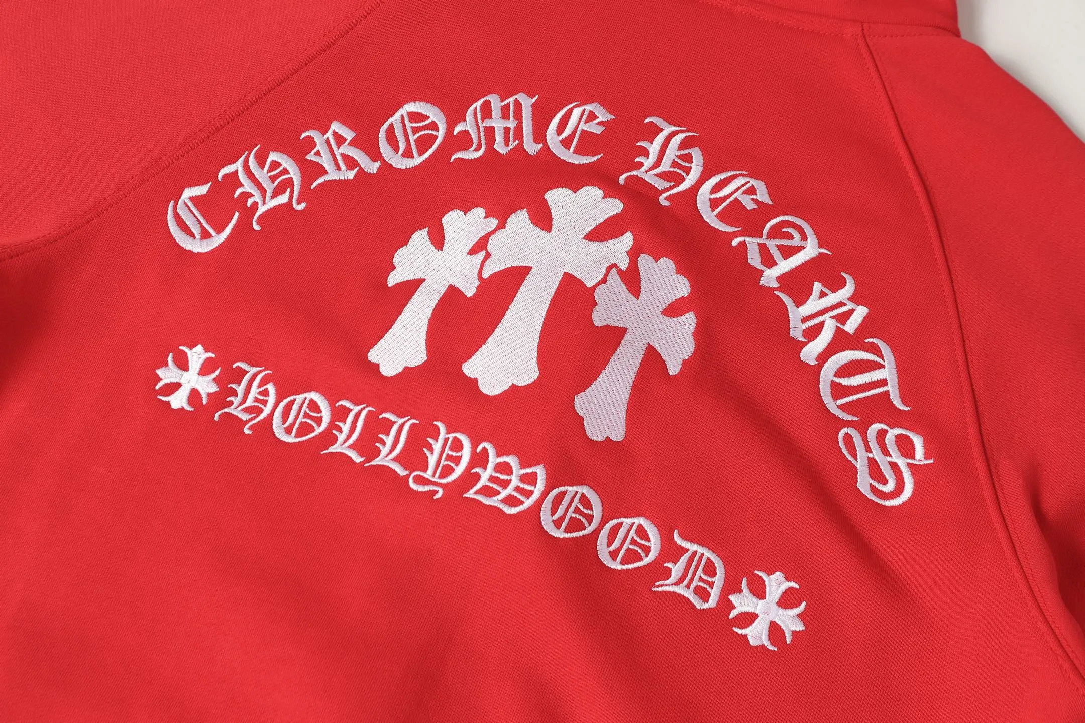 P270 K05 cross-border model, please do not place an order if you are pursuing quality - Chrome Hearts/Chrome Heart Sanskrit Cross ✝️ Raglan sleeve zipper sweatshirt cardigan jacket - High weight, high density and high quality, soft, delicate and skin-friendly wool, soft and silky to the touch, excellent warmth and skin-friendly properties - Custom-woven and custom-dyed, no color difference, no matter the fabric or workmanship details, beat the ordinary version on the market - Hardware zipper accessories are all customized, full of details -Colour: black red -Size: S M L XL